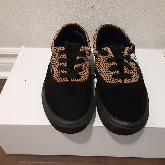 Vans - Picture 2 of 4